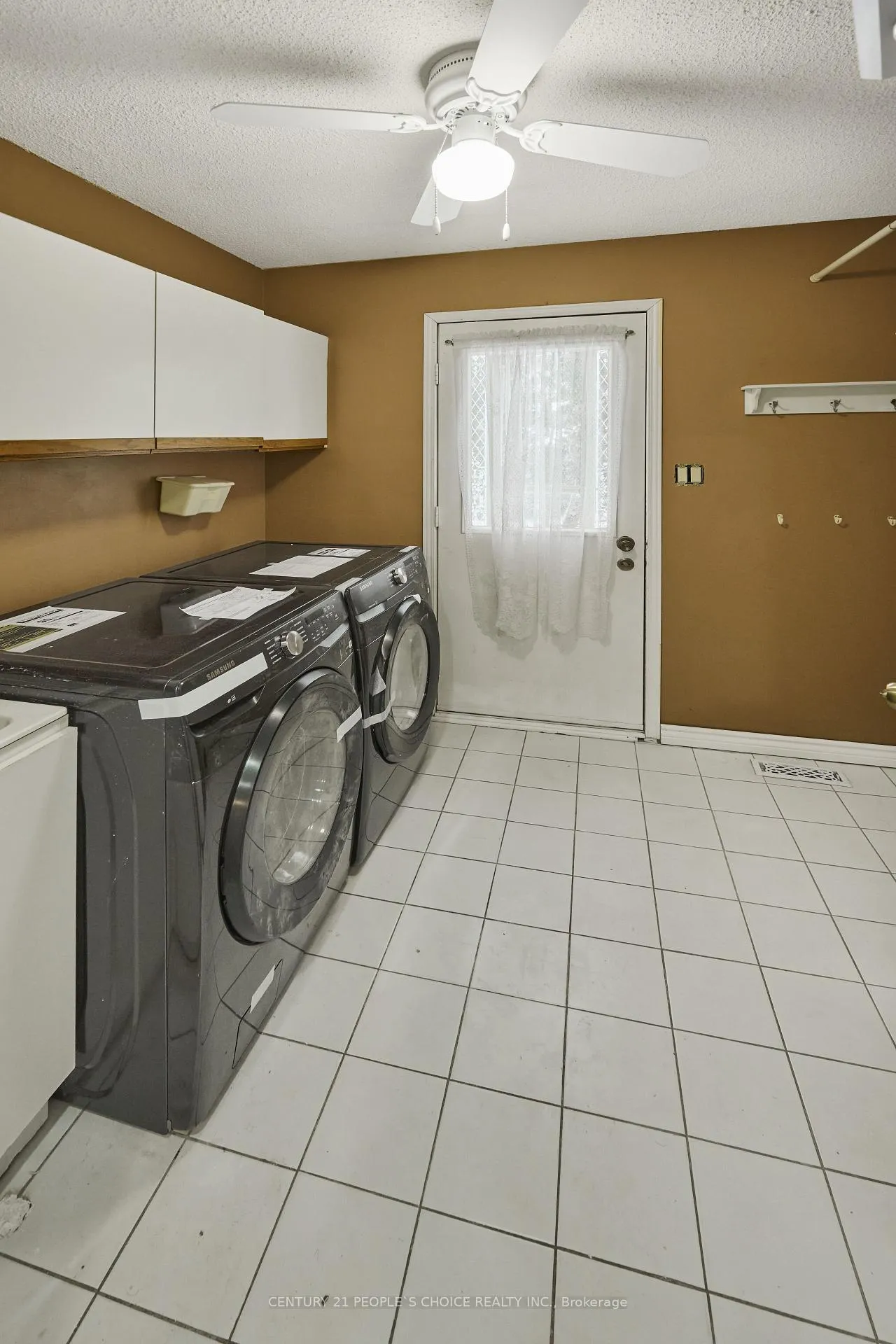 Photo 11 of 102 Hialeah Crescent, Whitby, Blue Grass Meadows — HOMEH