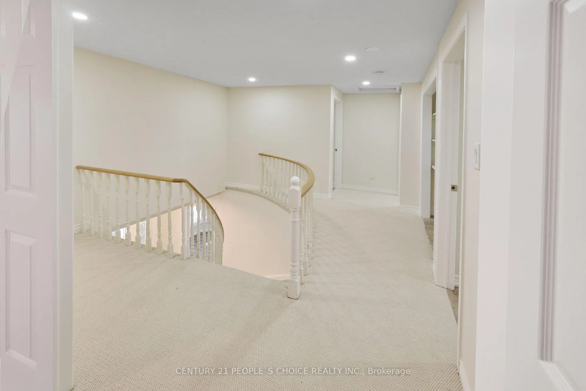 Photo 12 of 102 Hialeah Crescent, Whitby, Blue Grass Meadows — HOMEH
