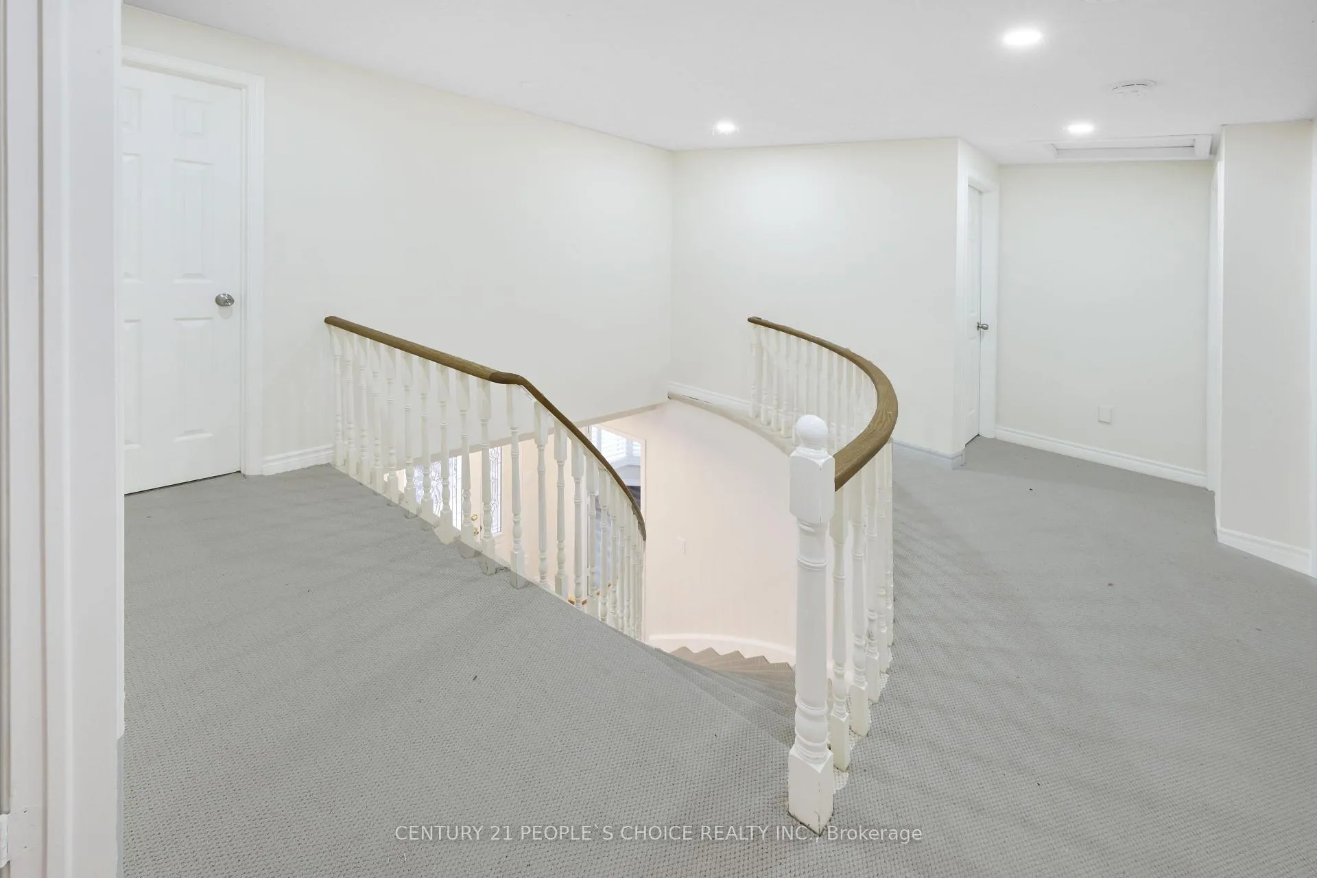 Photo 13 of 102 Hialeah Crescent, Whitby, Blue Grass Meadows — HOMEH