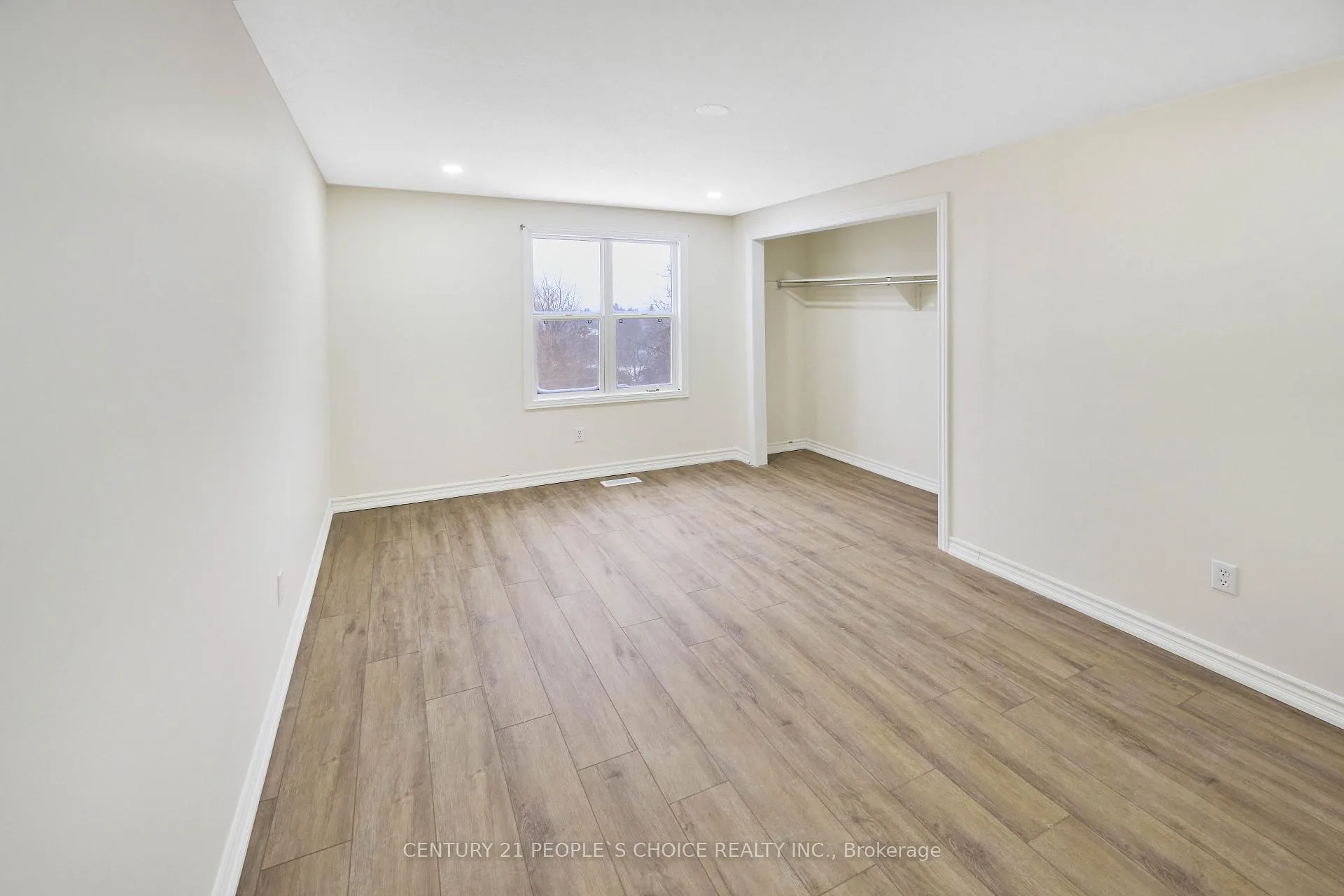 Photo 17 of 102 Hialeah Crescent, Whitby, Blue Grass Meadows — HOMEH