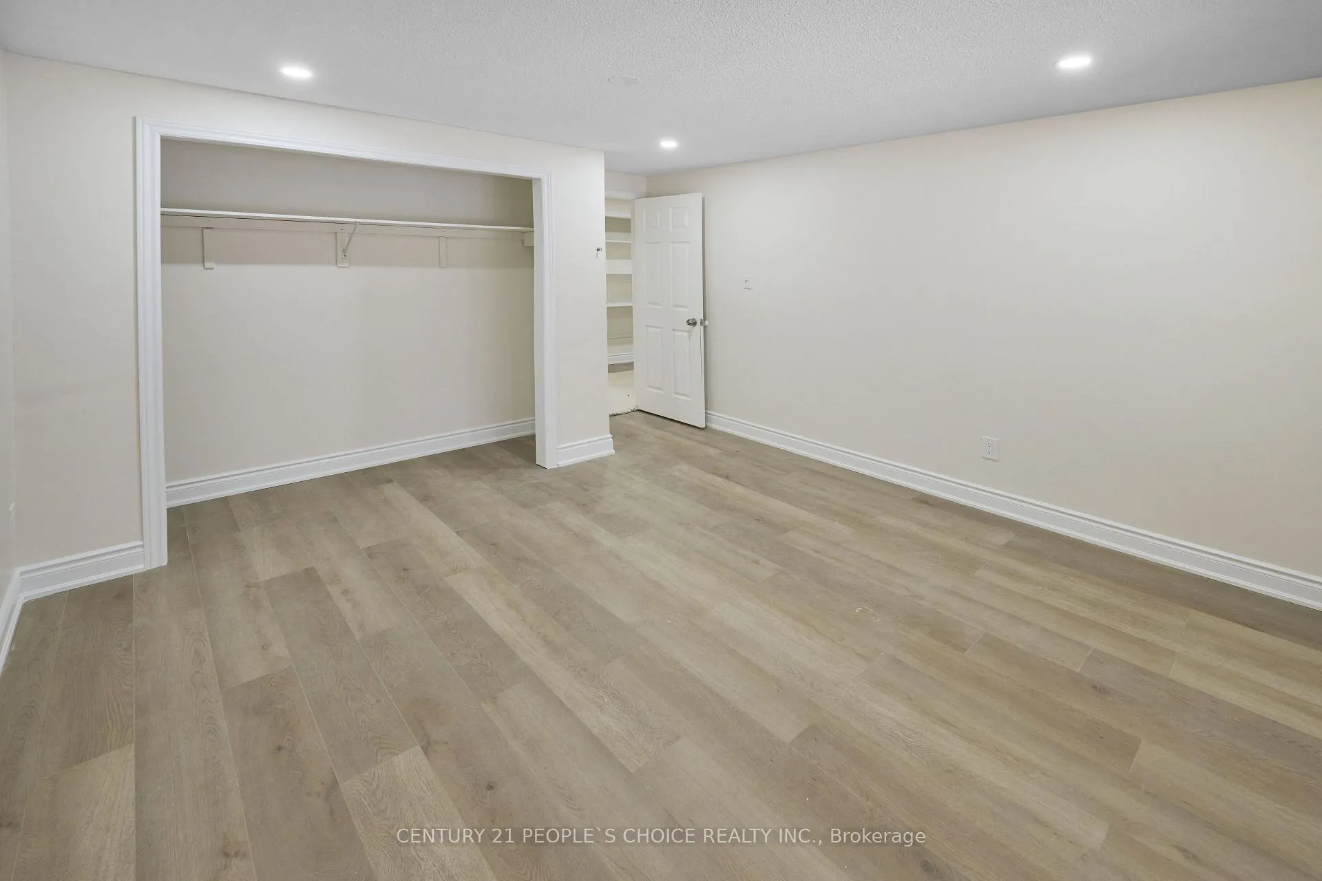 Photo 20 of 102 Hialeah Crescent, Whitby, Blue Grass Meadows — HOMEH