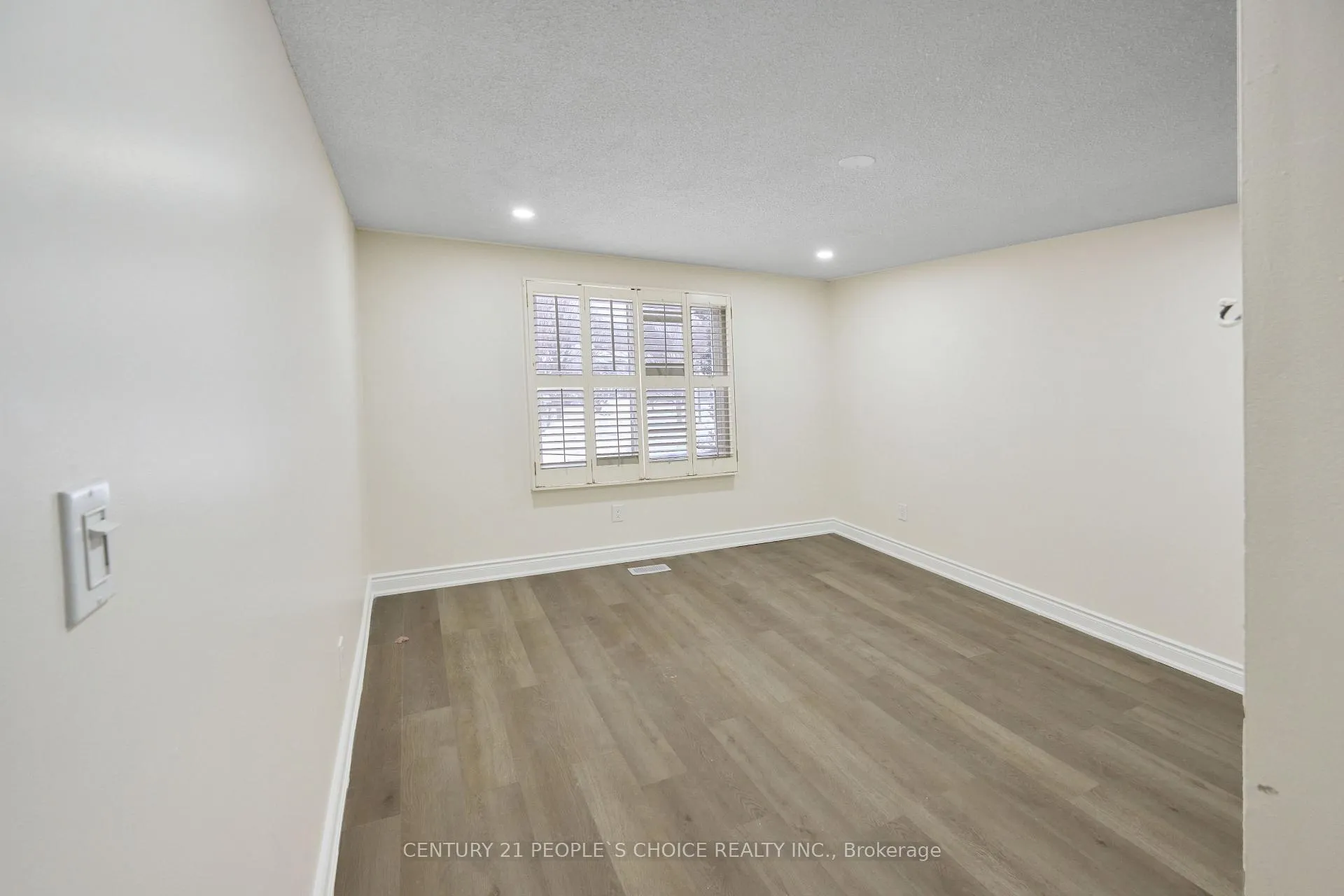 Photo 21 of 102 Hialeah Crescent, Whitby, Blue Grass Meadows — HOMEH