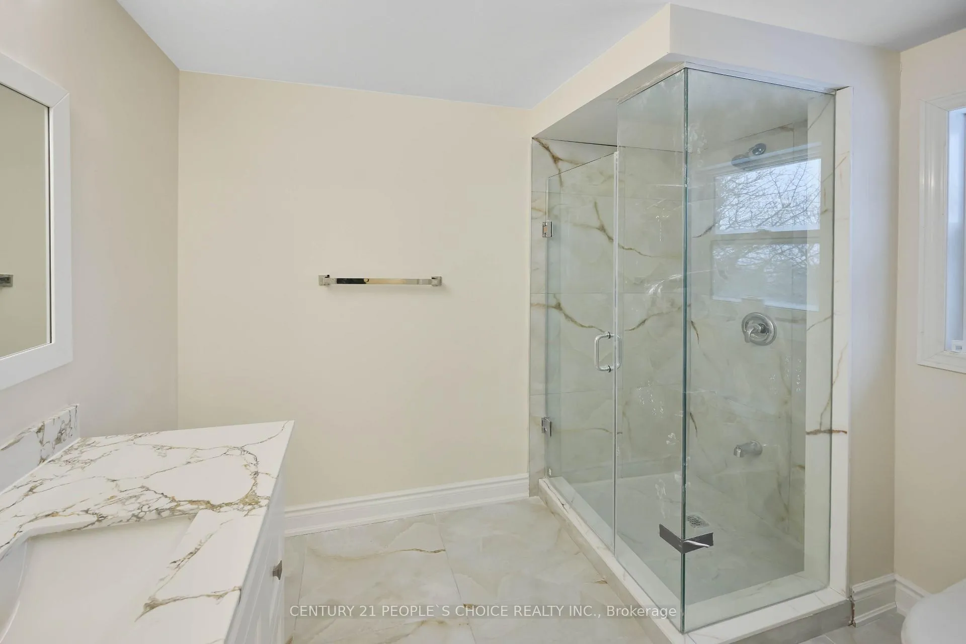 Photo 23 of 102 Hialeah Crescent, Whitby, Blue Grass Meadows — HOMEH