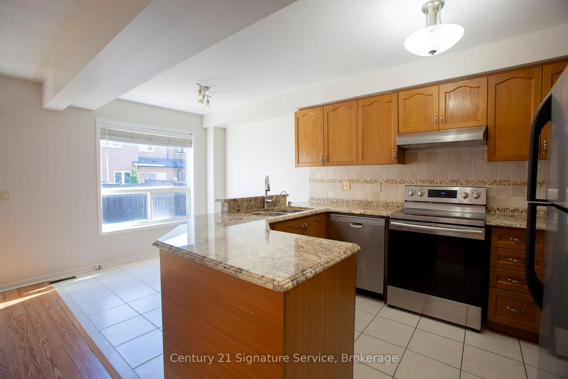 Photo 6 of 9 Queensland Crescent, Caledon, Bolton East — HOMEH