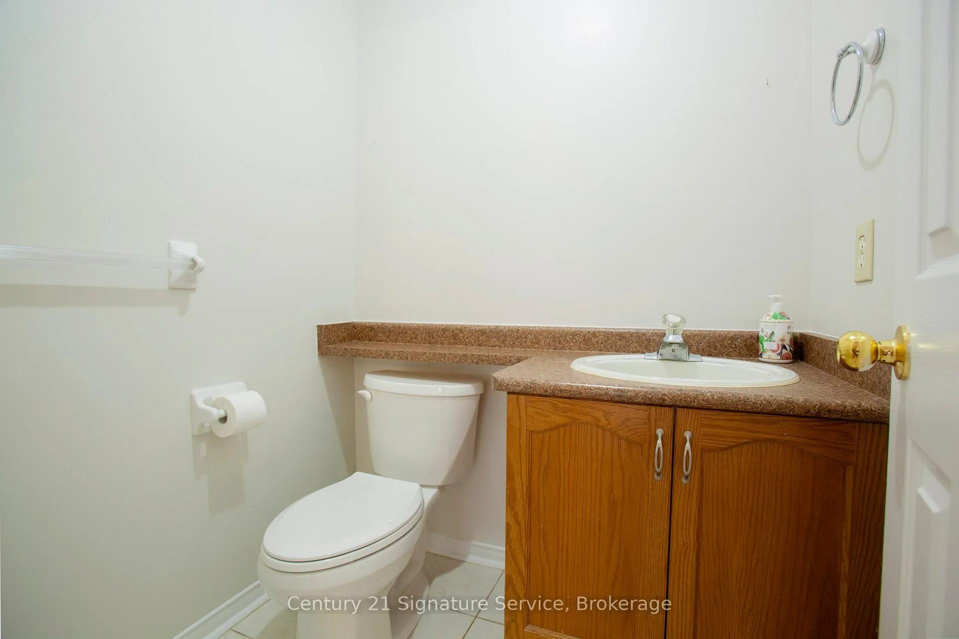 Photo 7 of 9 Queensland Crescent, Caledon, Bolton East — HOMEH