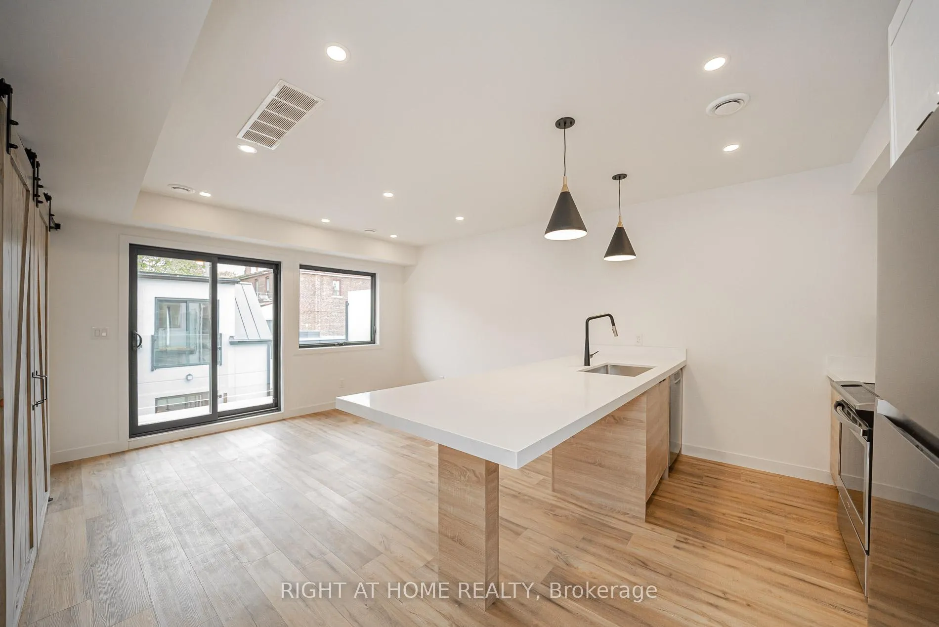 Photo 2 of Unit 4, 435 Grace Street, Toronto, The Annex — HOMEH