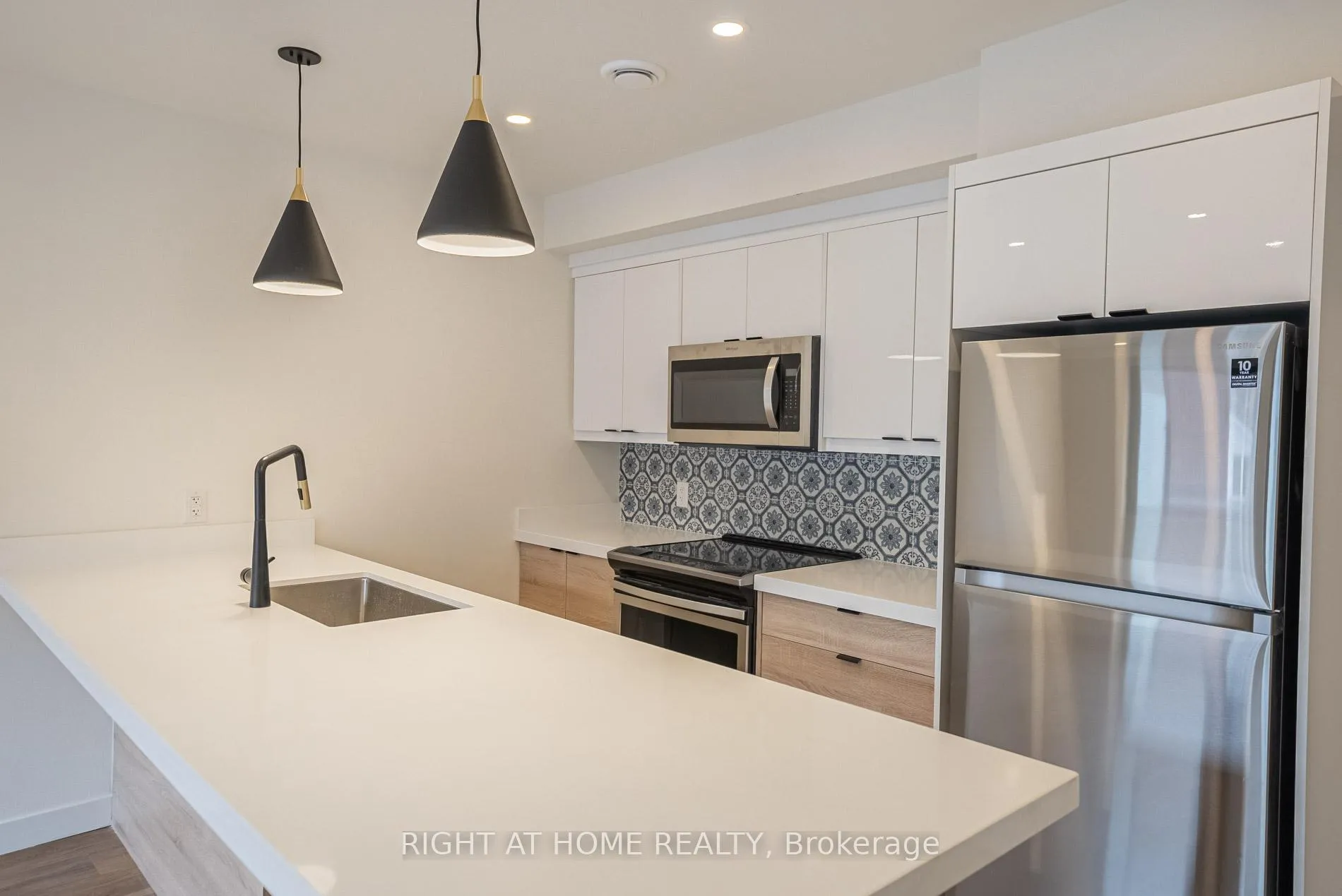 Photo 3 of Unit 4, 435 Grace Street, Toronto, The Annex — HOMEH