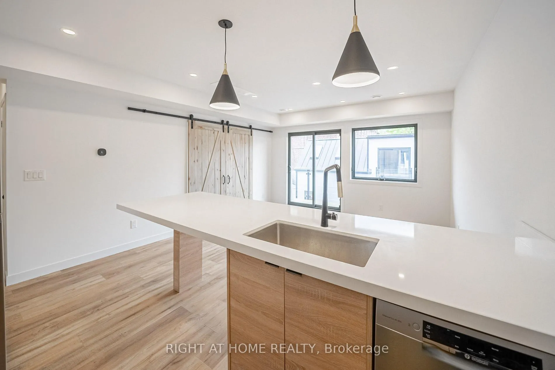 Photo 4 of Unit 4, 435 Grace Street, Toronto, The Annex — HOMEH