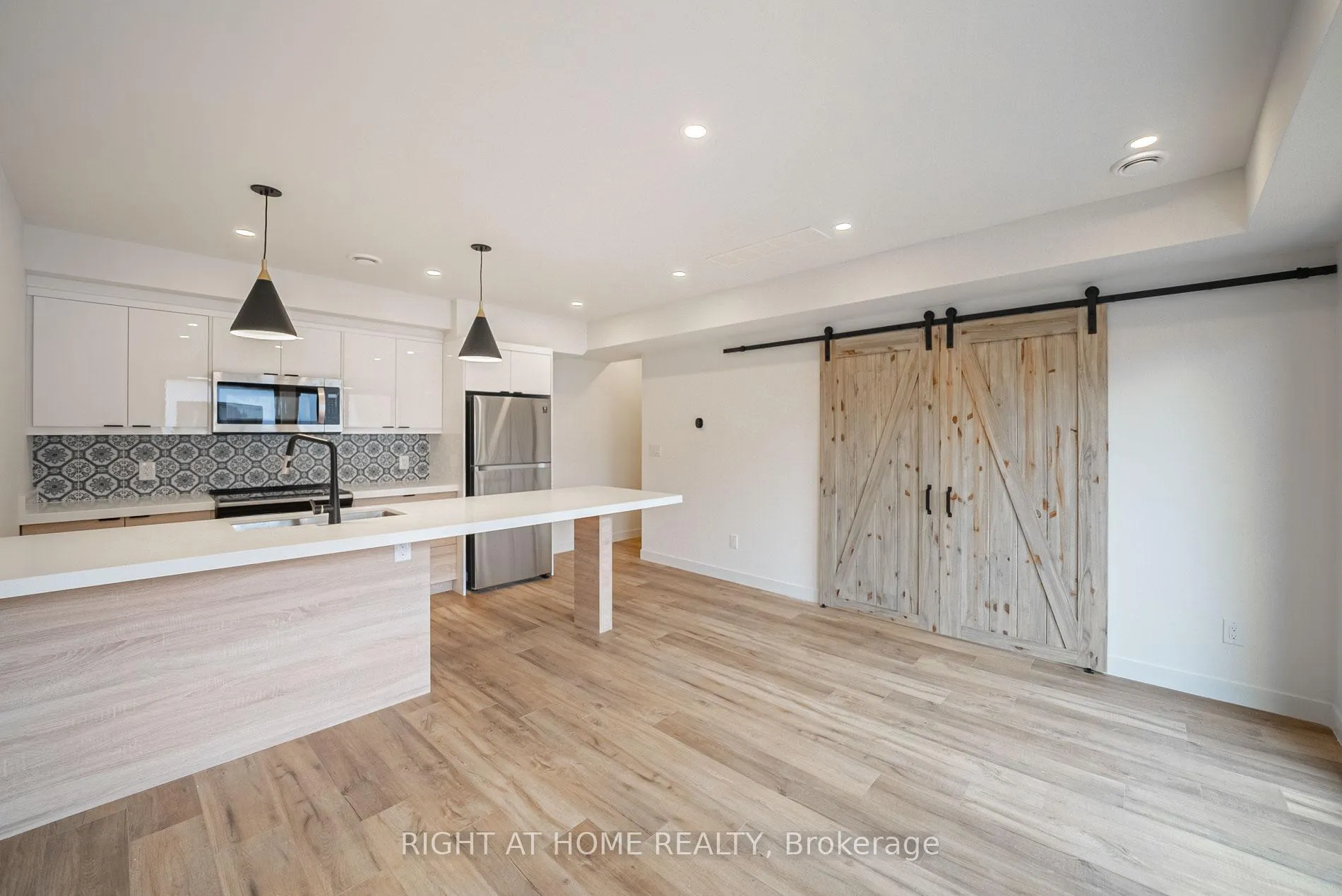 Photo 5 of Unit 4, 435 Grace Street, Toronto, The Annex — HOMEH