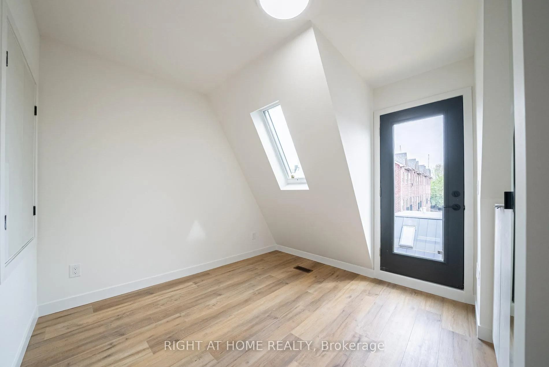 Photo 11 of Unit 4, 435 Grace Street, Toronto, The Annex — HOMEH