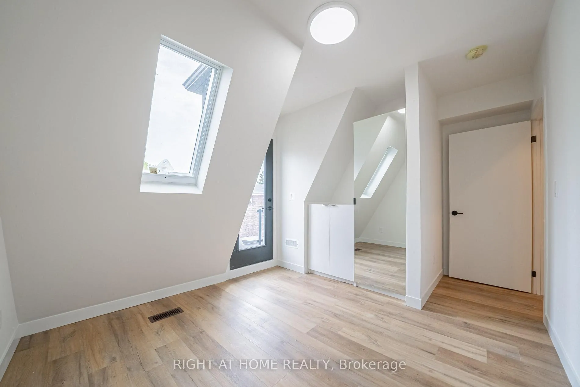 Photo 12 of Unit 4, 435 Grace Street, Toronto, The Annex — HOMEH