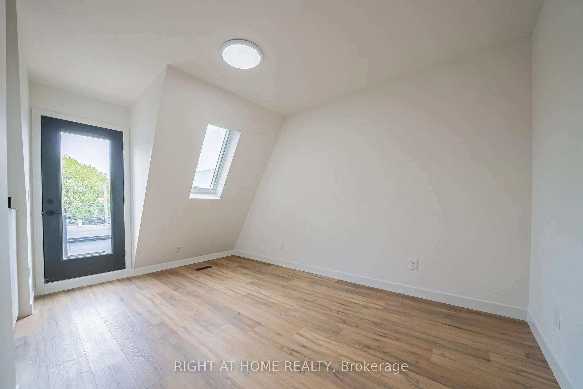 Photo 14 of Unit 4, 435 Grace Street, Toronto, The Annex — HOMEH