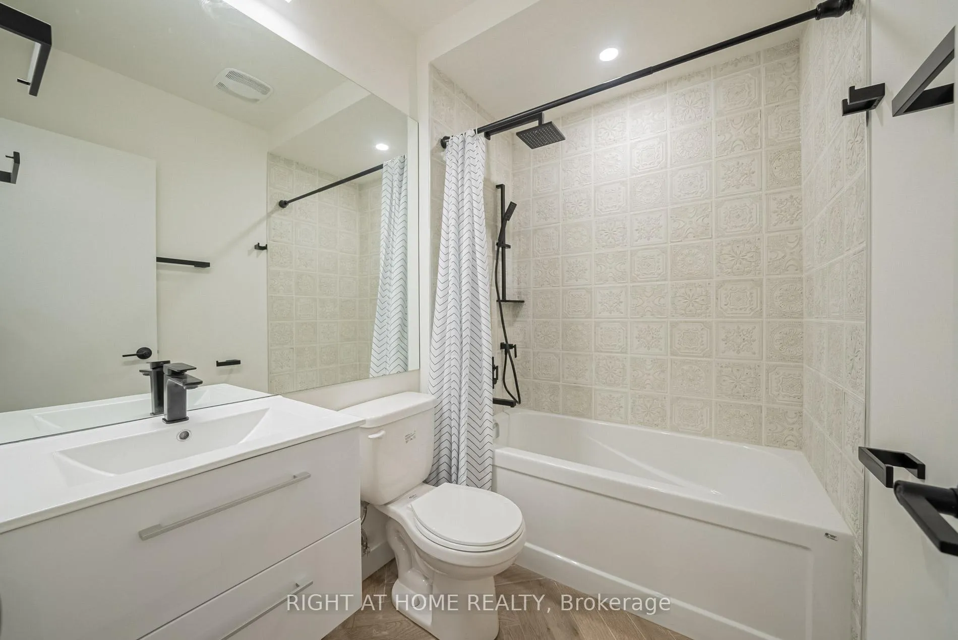 Photo 18 of Unit 4, 435 Grace Street, Toronto, The Annex — HOMEH