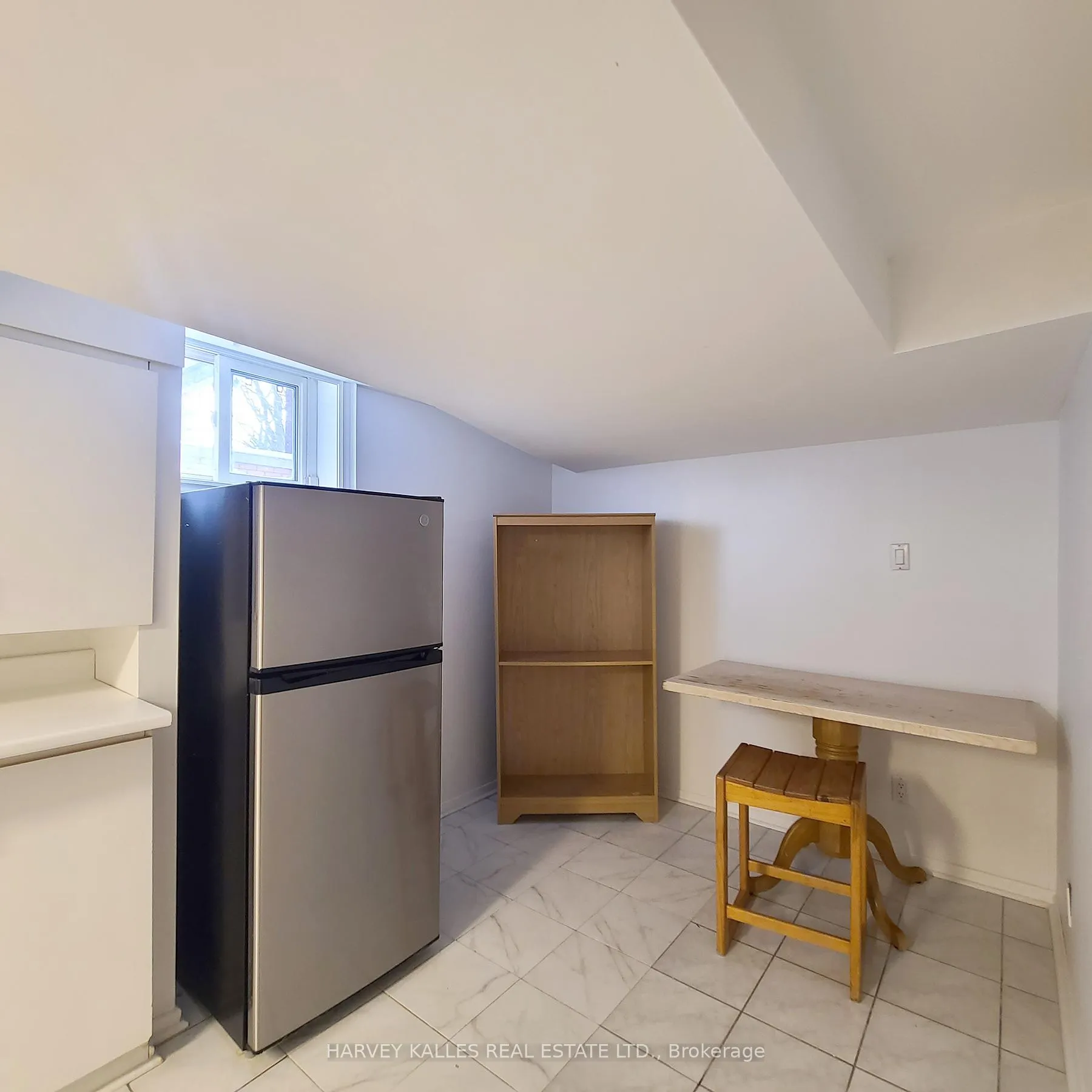 Photo 4 of Unit Lower, 98 Lowther Avenue, Toronto, The Annex — HOMEH