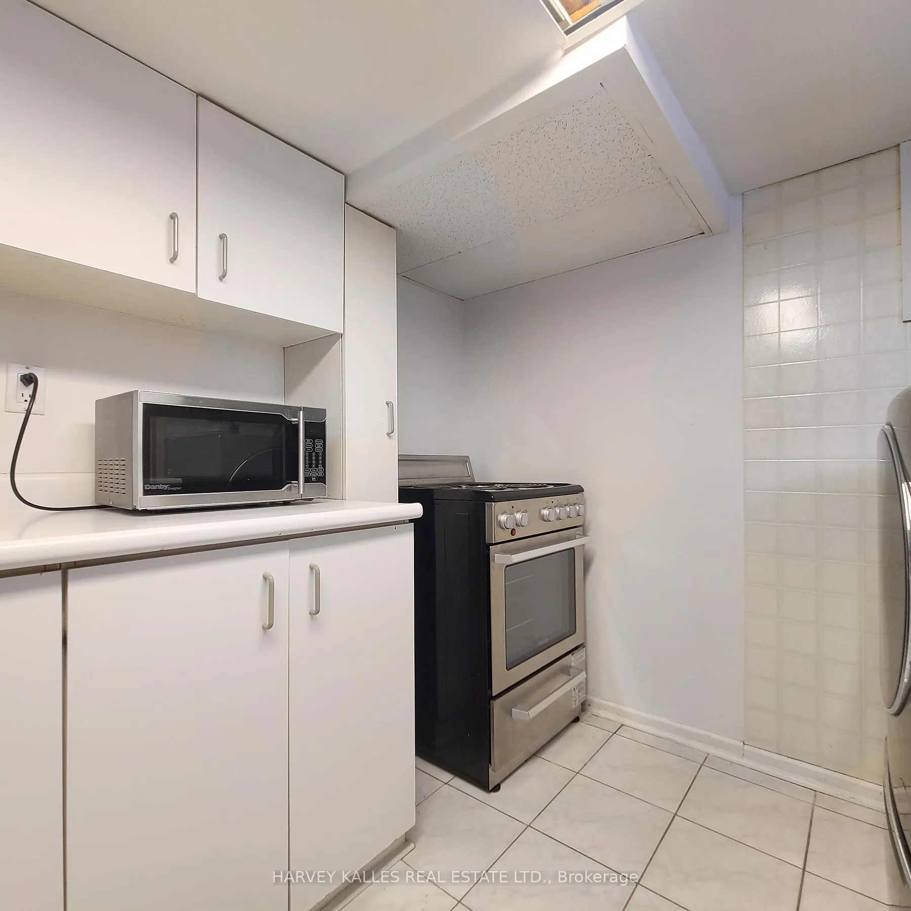 Photo 7 of Unit Lower, 98 Lowther Avenue, Toronto, The Annex — HOMEH
