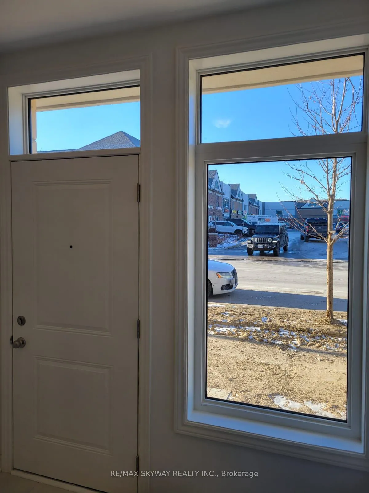Photo 4 of 419 Dougall Avenue, Caledon, Rural Caledon — HOMEH