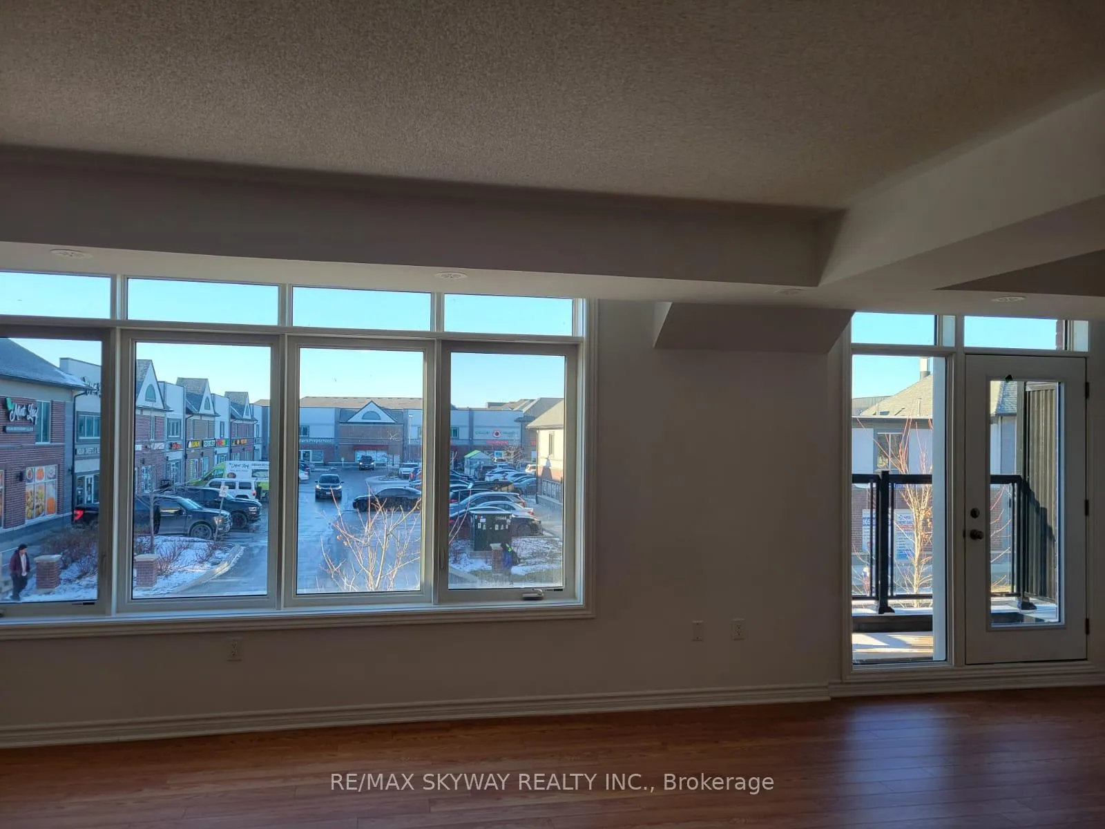 Photo 5 of 419 Dougall Avenue, Caledon, Rural Caledon — HOMEH