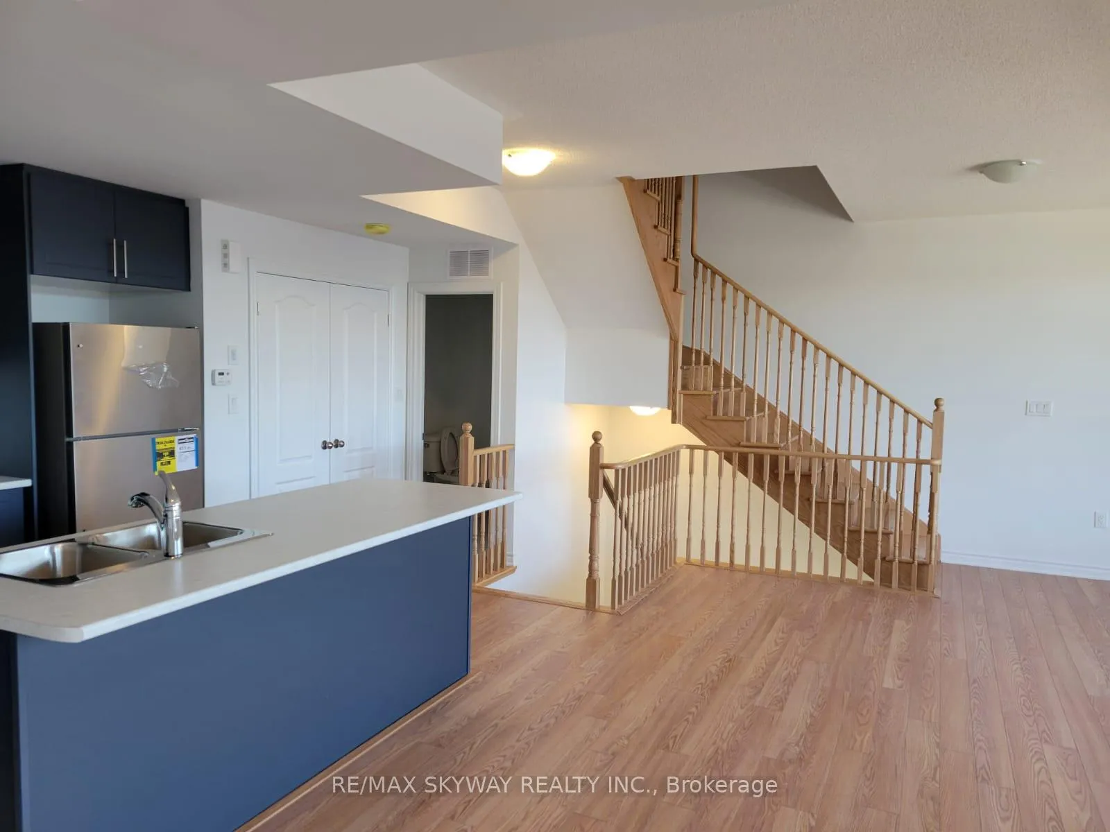 Photo 6 of 419 Dougall Avenue, Caledon, Rural Caledon — HOMEH
