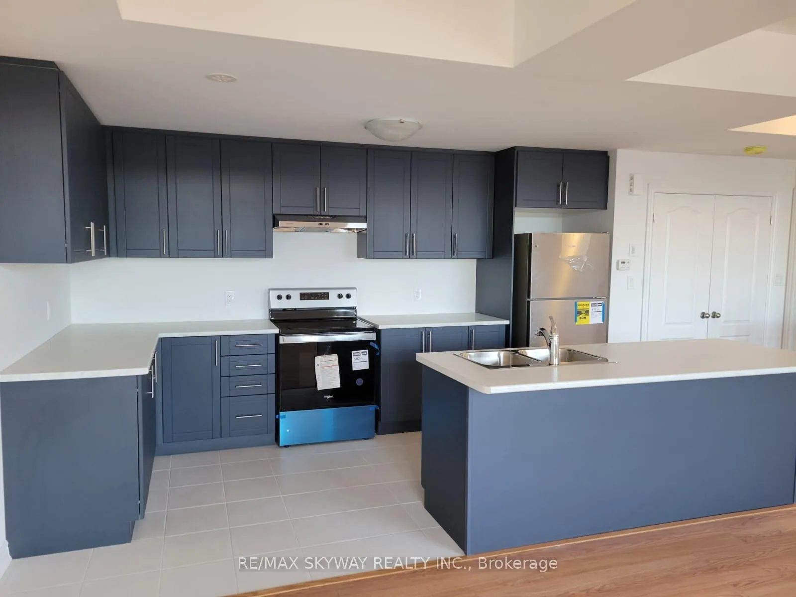 Photo 8 of 419 Dougall Avenue, Caledon, Rural Caledon — HOMEH