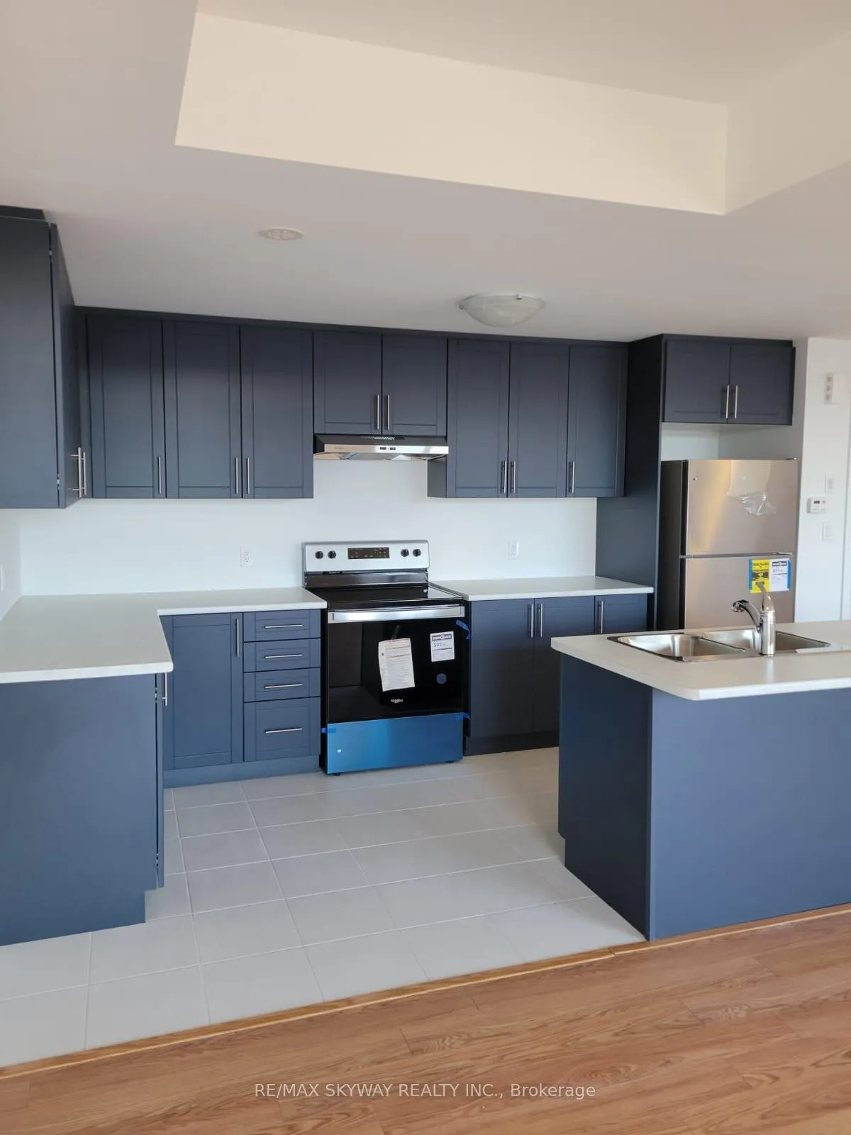 Photo 15 of 419 Dougall Avenue, Caledon, Rural Caledon — HOMEH