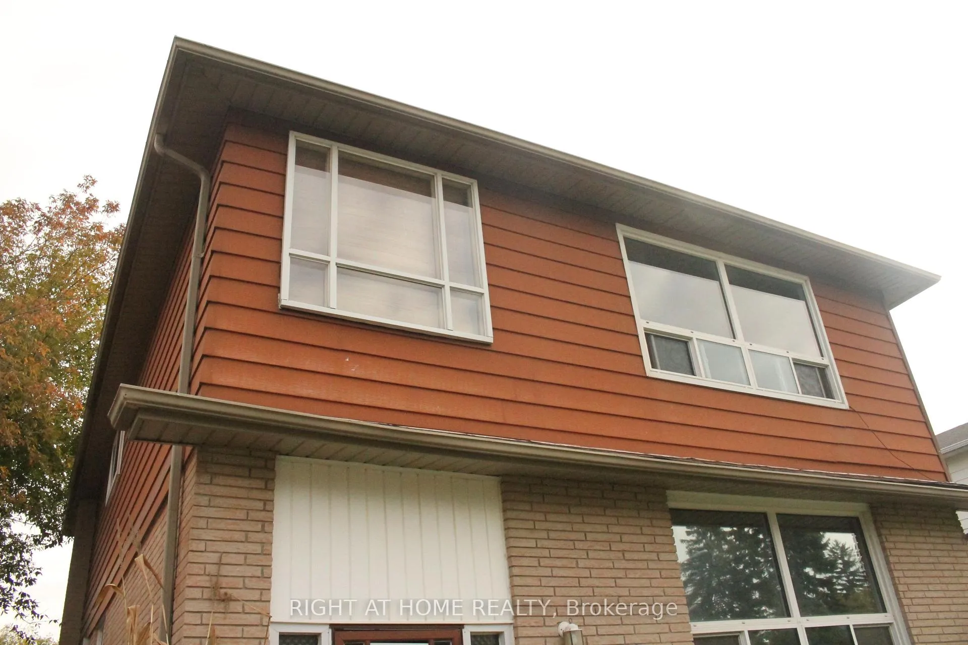 Photo 2 of Unit 1, 505 Harris Court, Whitby, Downtown Whitby — HOMEH
