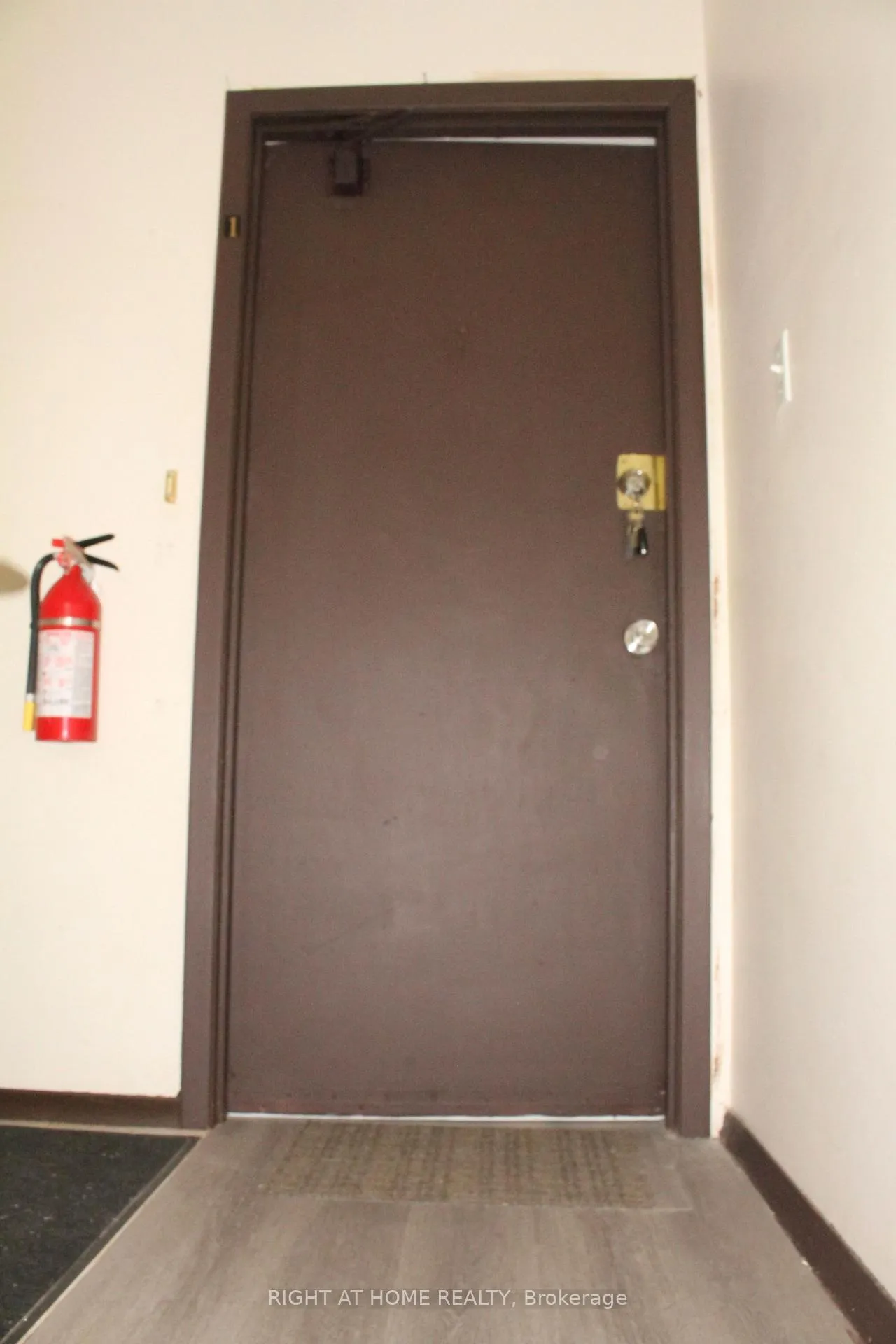 Photo 3 of Unit 1, 505 Harris Court, Whitby, Downtown Whitby — HOMEH