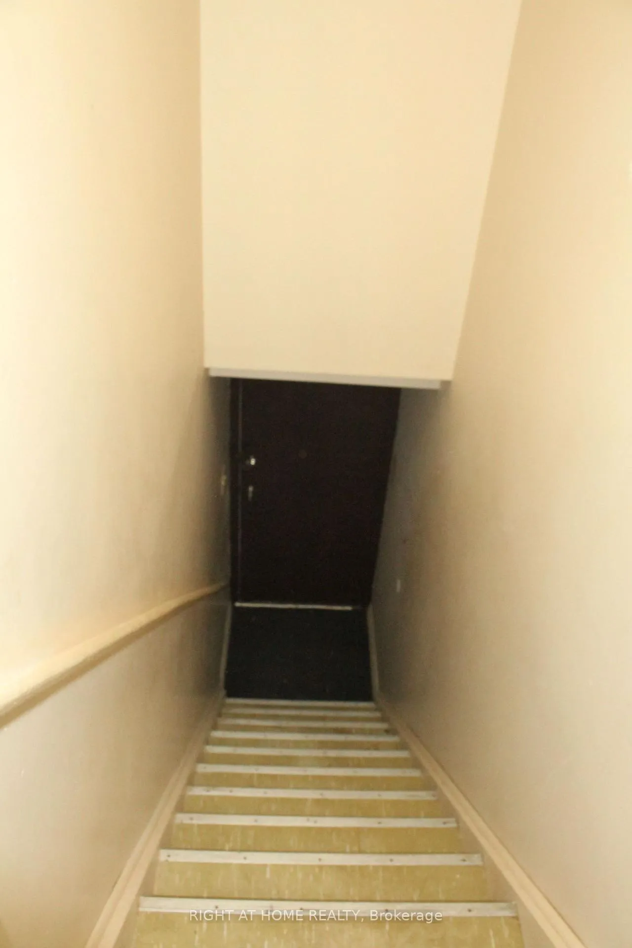 Photo 12 of Unit 1, 505 Harris Court, Whitby, Downtown Whitby — HOMEH