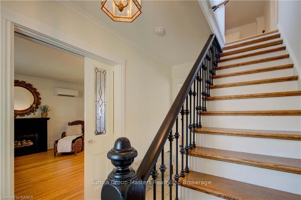 Photo 3 of 261 Arthur Street, Gananoque — HOMEH