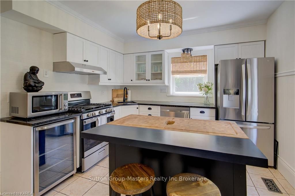 Photo 11 of 261 Arthur Street, Gananoque — HOMEH