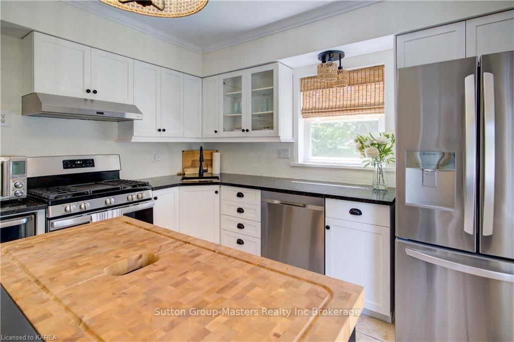 Photo 12 of 261 Arthur Street, Gananoque — HOMEH