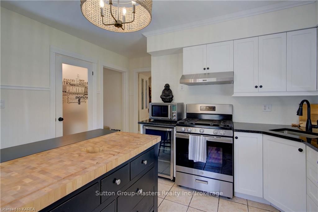 Photo 13 of 261 Arthur Street, Gananoque — HOMEH