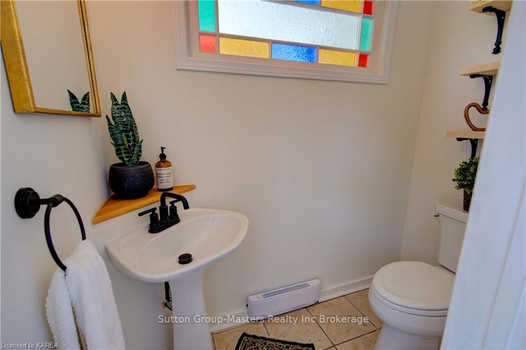 Photo 15 of 261 Arthur Street, Gananoque — HOMEH