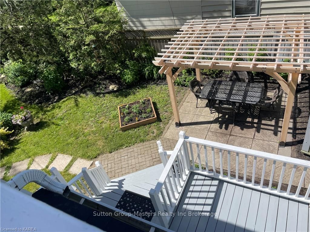 Photo 26 of 261 Arthur Street, Gananoque — HOMEH
