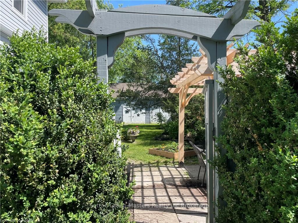 Photo 27 of 261 Arthur Street, Gananoque — HOMEH
