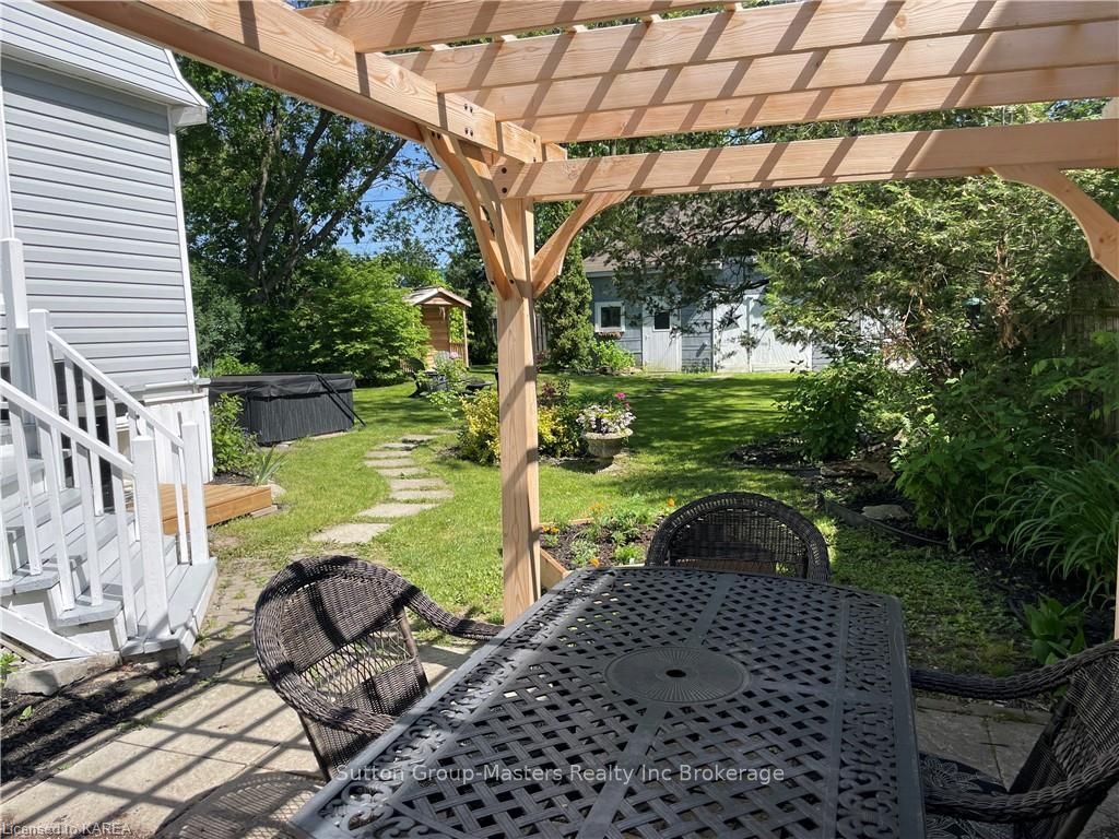 Photo 28 of 261 Arthur Street, Gananoque — HOMEH