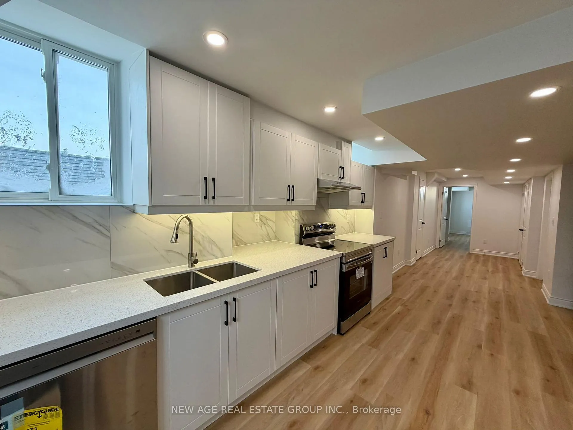 Photo 4 of 47 Mountain Heights Pl, Hamilton, Waterdown — HOMEH