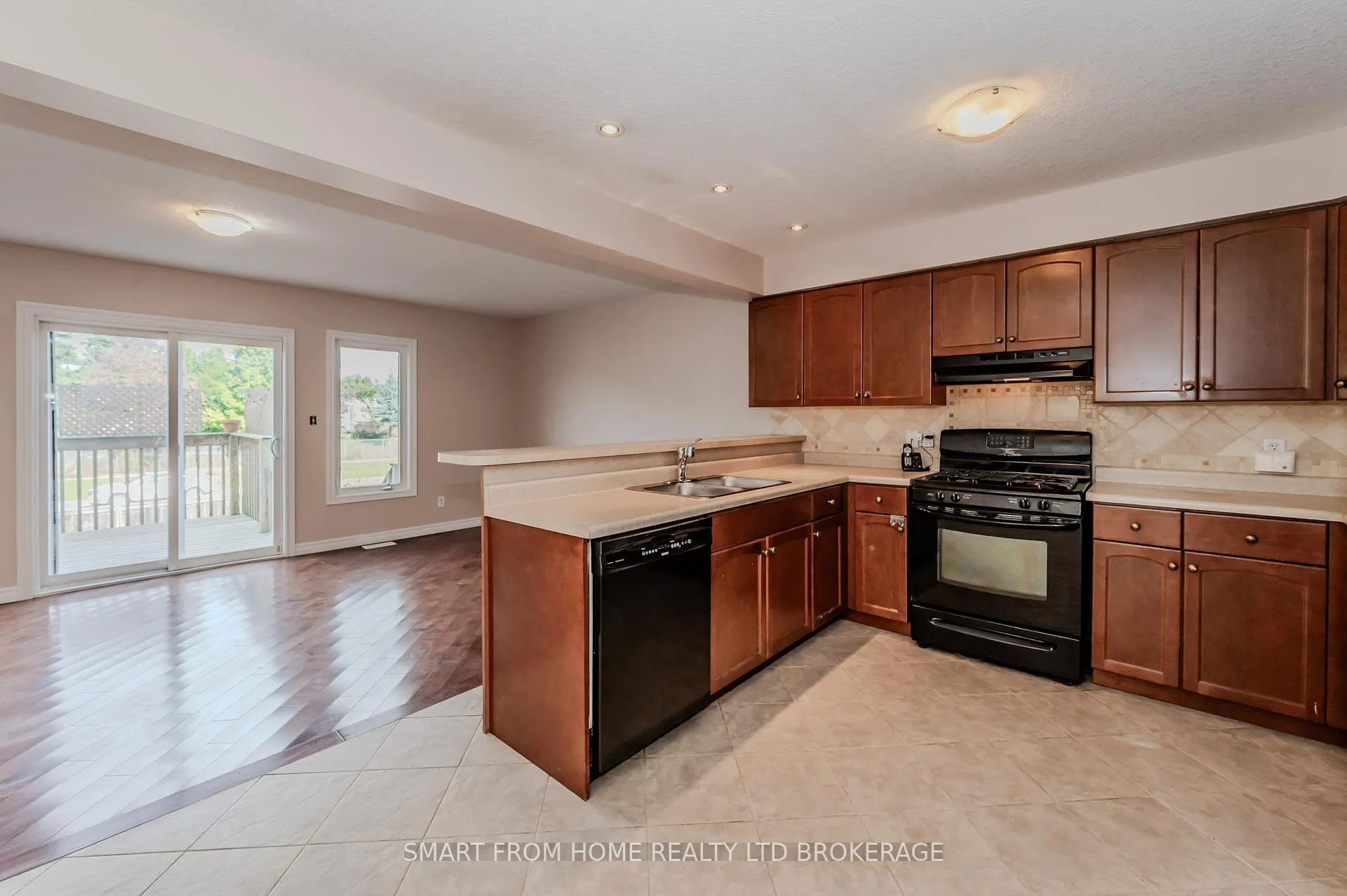 Photo 11 of 57 Iron Gate Street, Kitchener — HOMEH