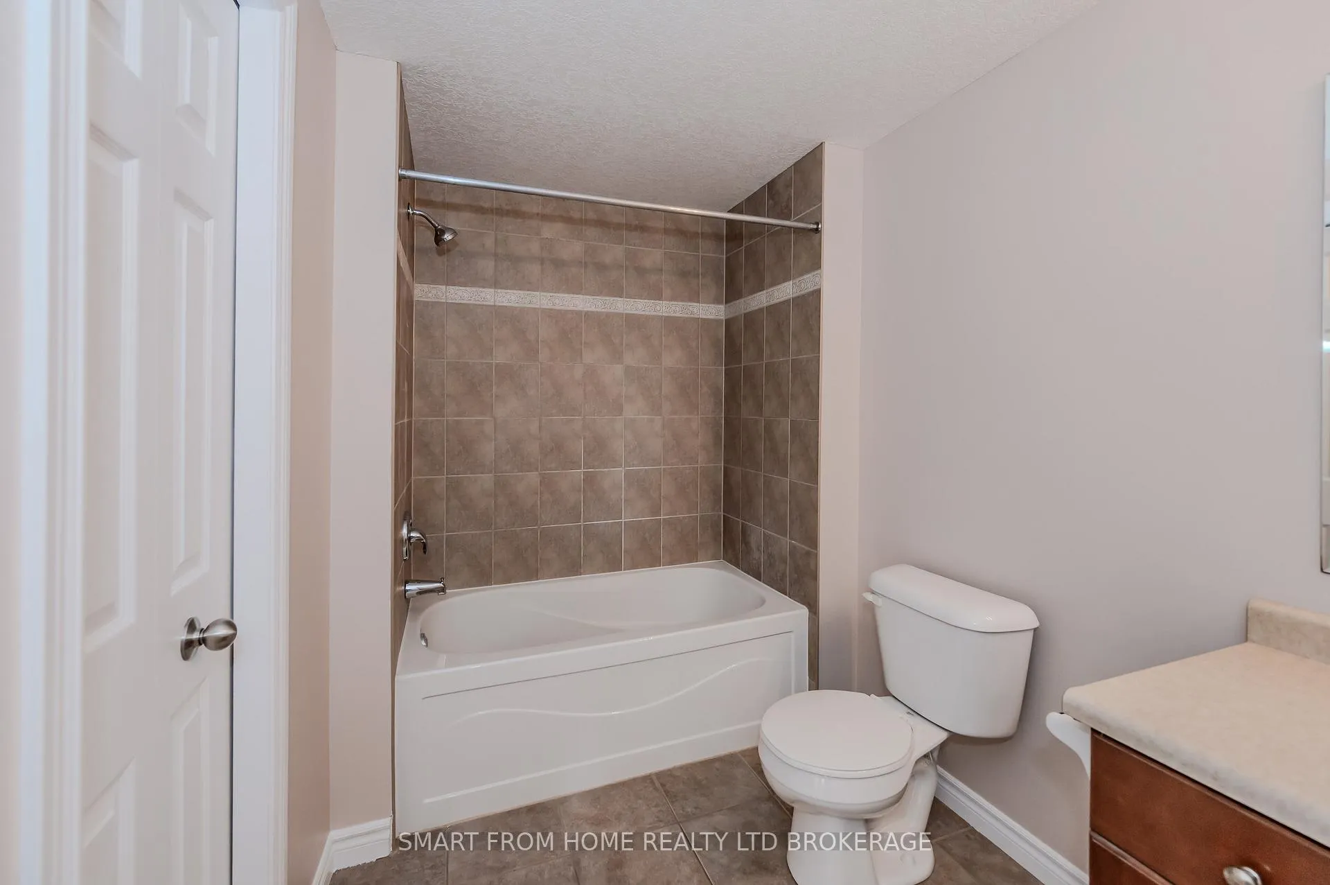 Photo 25 of 57 Iron Gate Street, Kitchener — HOMEH