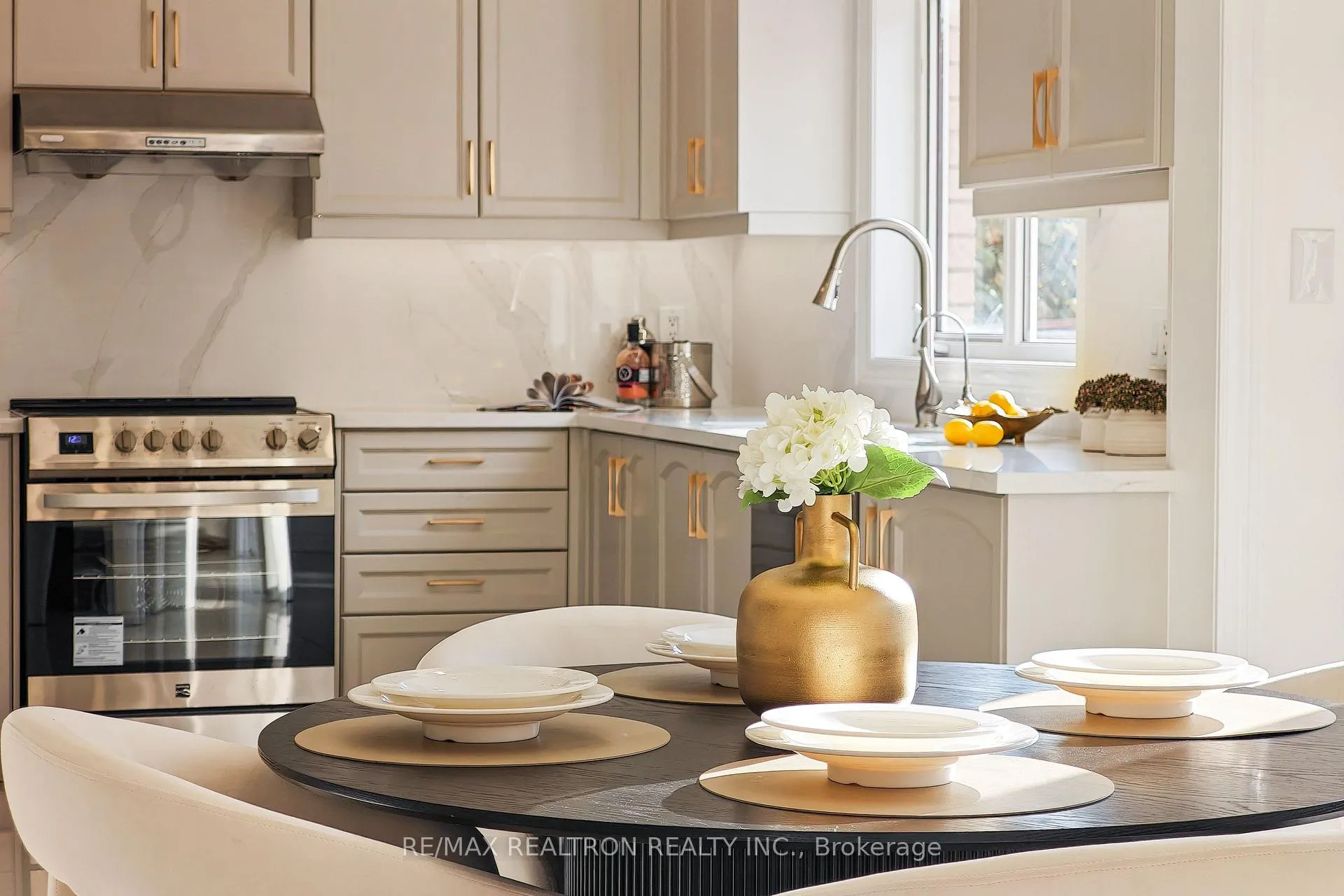 Photo 13 of 6 Renberg Drive, Markham, Cachet — HOMEH