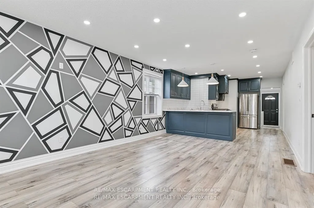 Photo 5 of Unit Upper, 54 Craigmiller Avenue, Hamilton, Crown Point — HOMEH