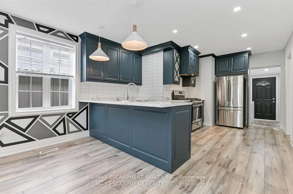 Photo 6 of Unit Upper, 54 Craigmiller Avenue, Hamilton, Crown Point — HOMEH