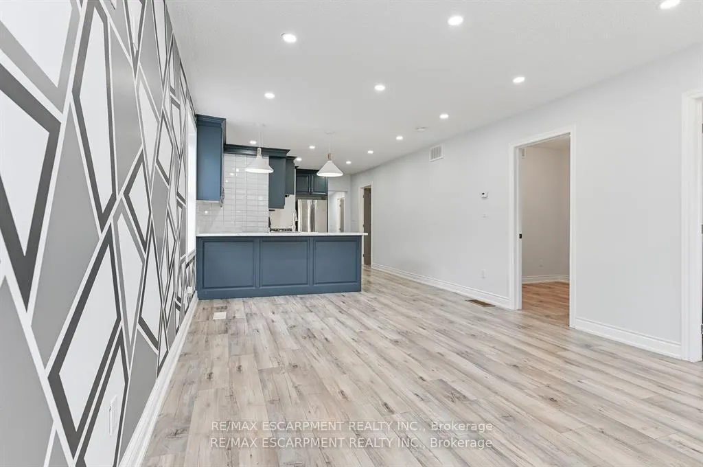 Photo 7 of Unit Upper, 54 Craigmiller Avenue, Hamilton, Crown Point — HOMEH