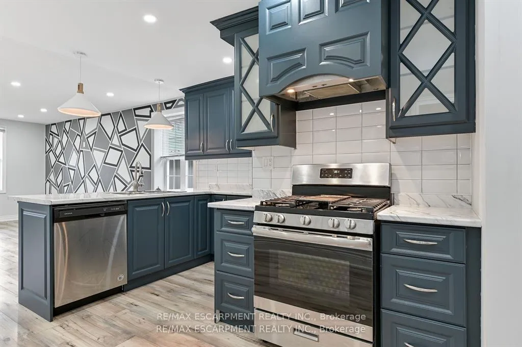 Photo 10 of Unit Upper, 54 Craigmiller Avenue, Hamilton, Crown Point — HOMEH
