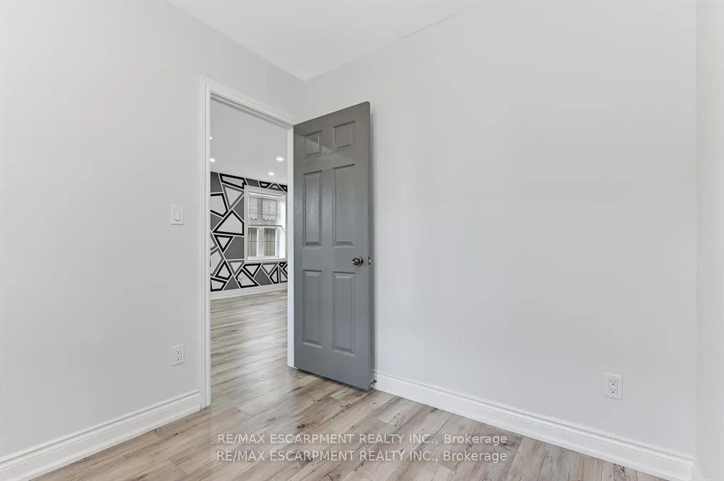 Photo 13 of Unit Upper, 54 Craigmiller Avenue, Hamilton, Crown Point — HOMEH