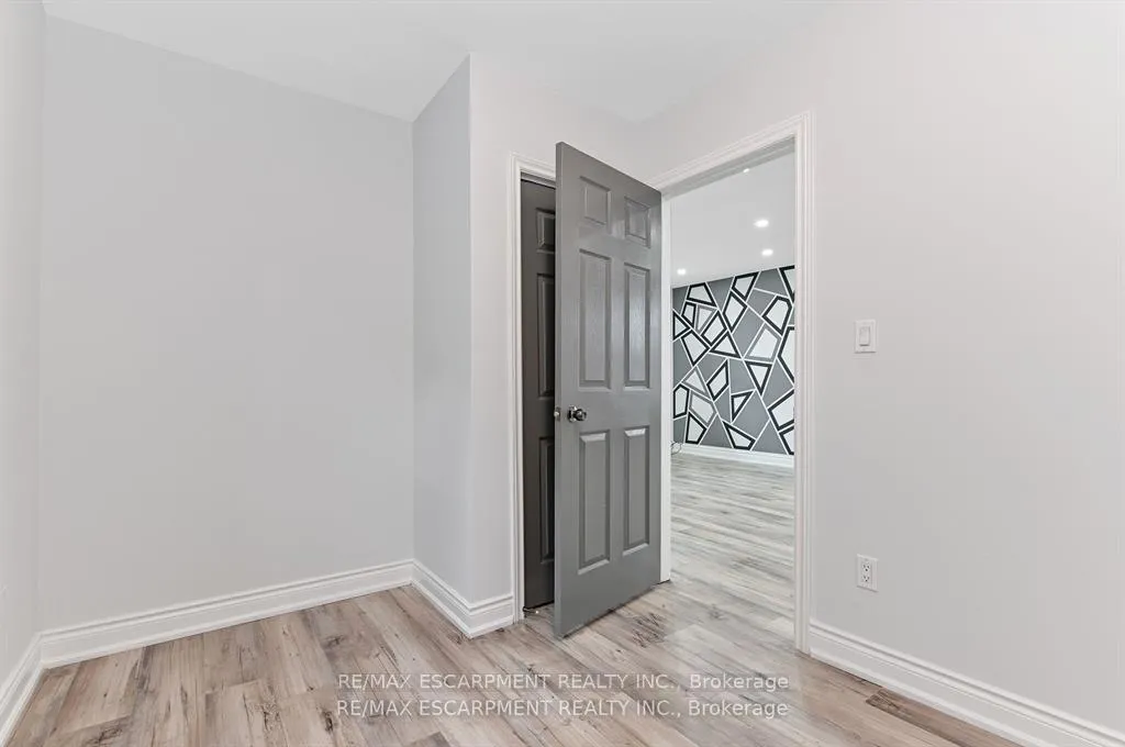 Photo 16 of Unit Upper, 54 Craigmiller Avenue, Hamilton, Crown Point — HOMEH