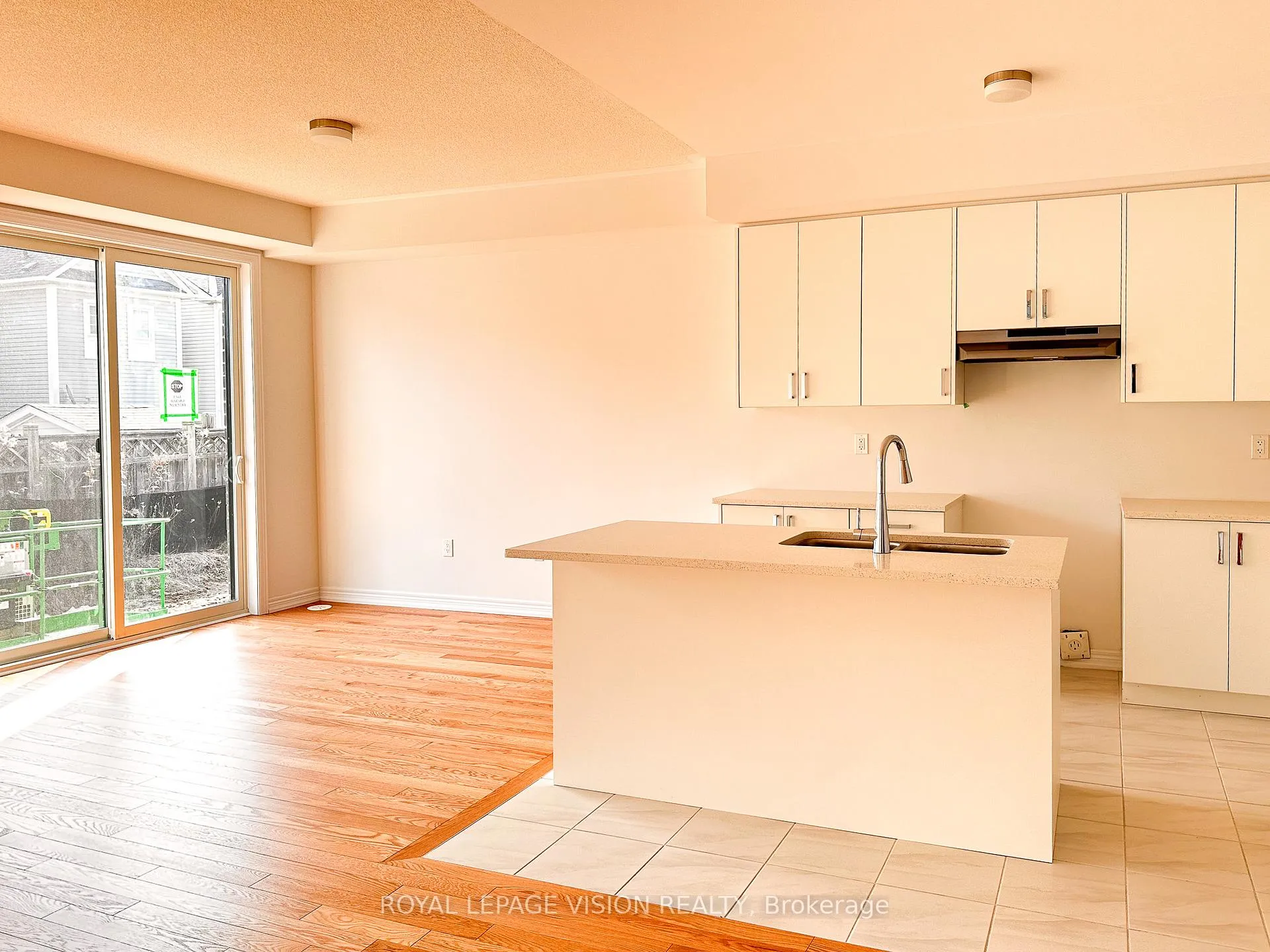 Photo 9 of 21 Sorbara Way, Whitby, Brooklin — HOMEH
