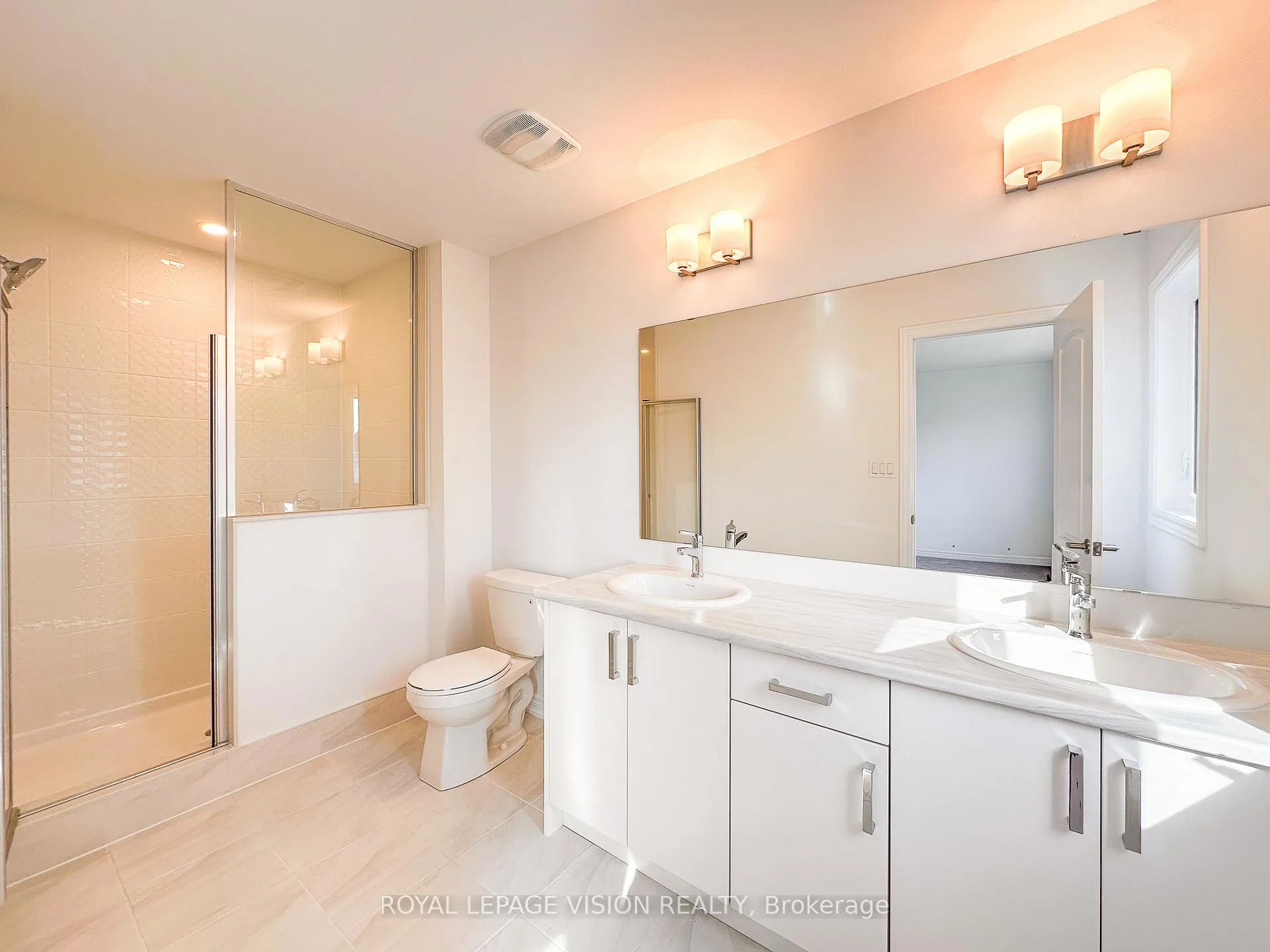 Photo 11 of 21 Sorbara Way, Whitby, Brooklin — HOMEH