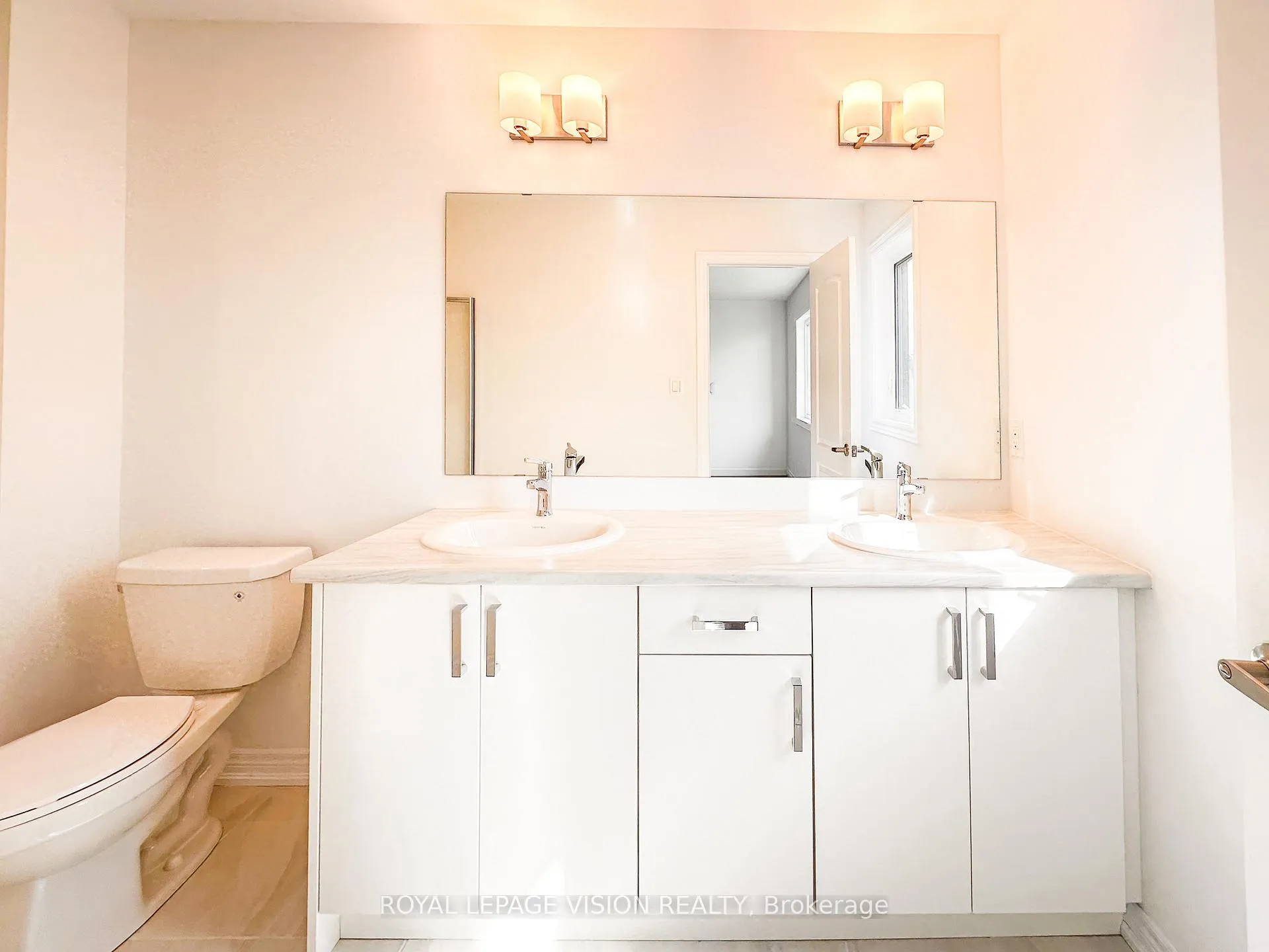 Photo 12 of 21 Sorbara Way, Whitby, Brooklin — HOMEH