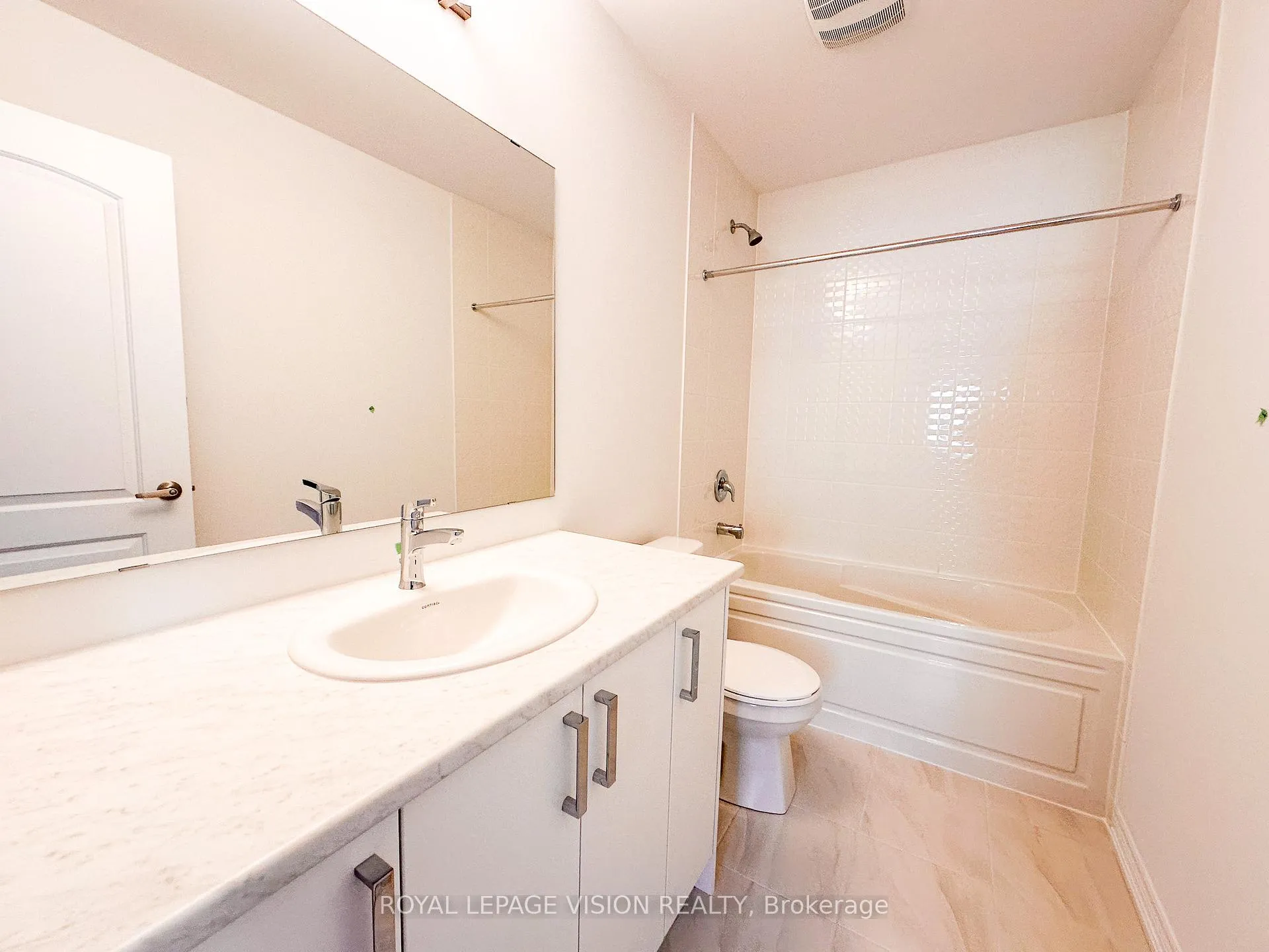 Photo 16 of 21 Sorbara Way, Whitby, Brooklin — HOMEH
