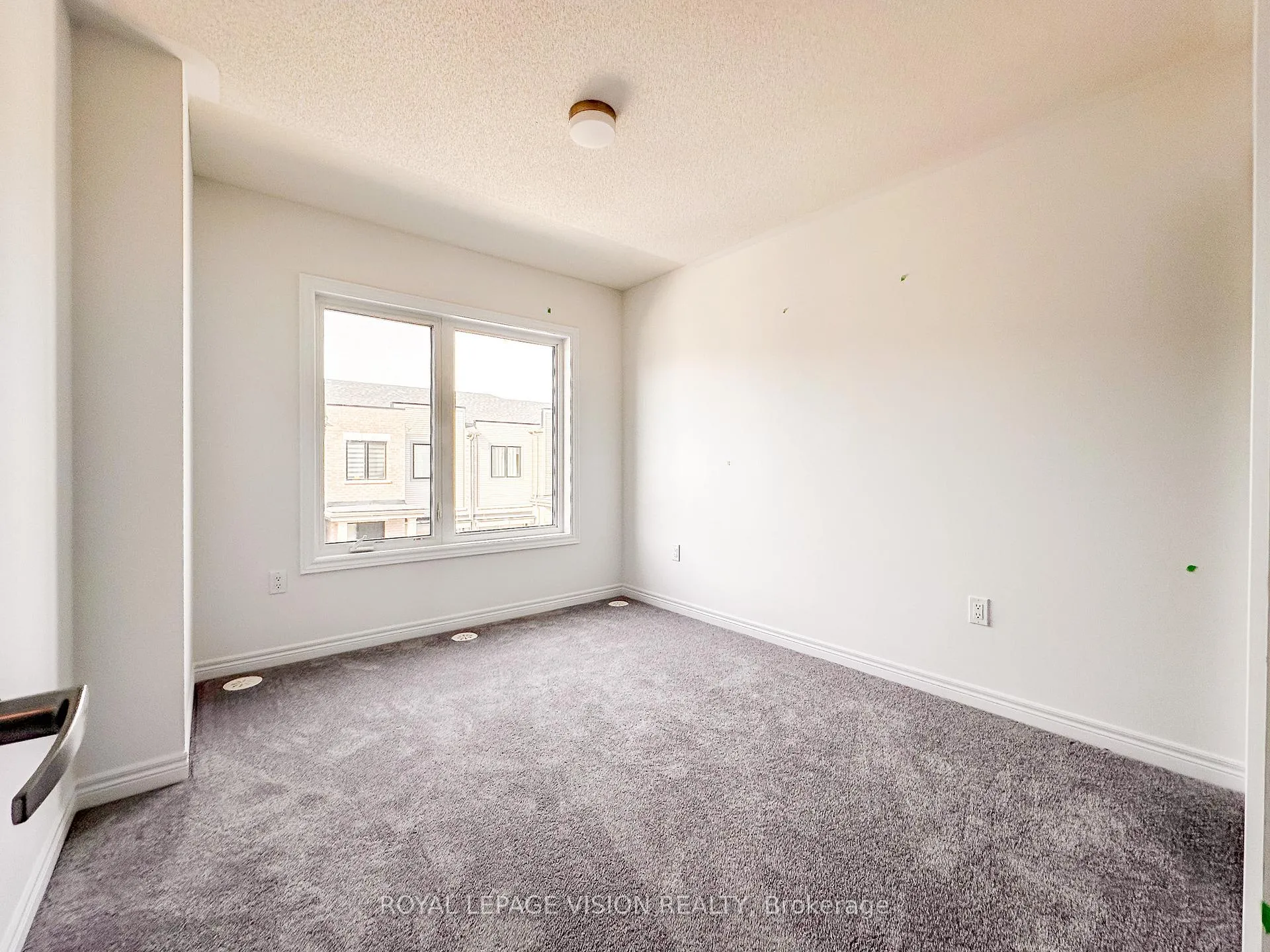Photo 17 of 21 Sorbara Way, Whitby, Brooklin — HOMEH